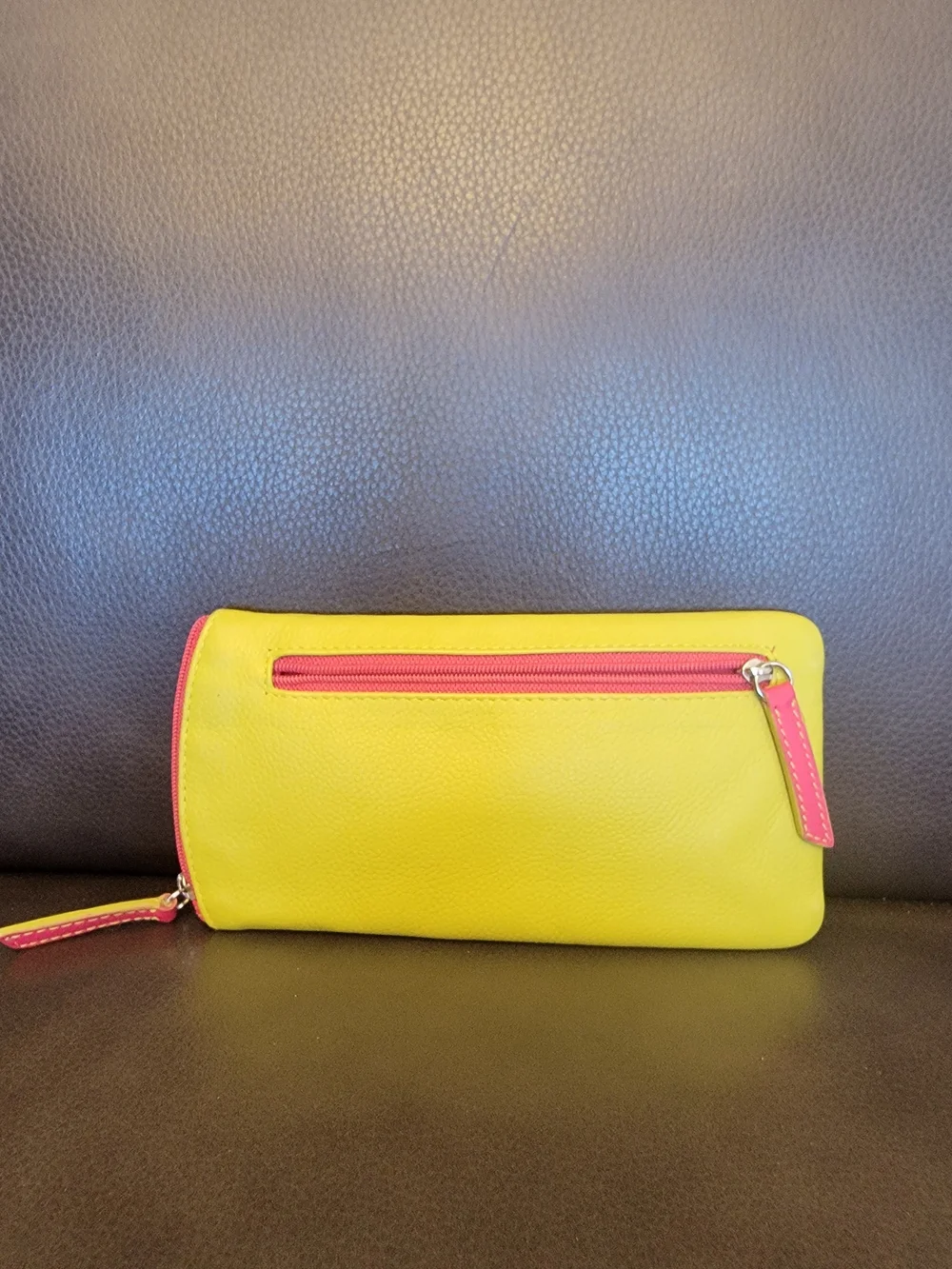 Ili New York bright yellow
